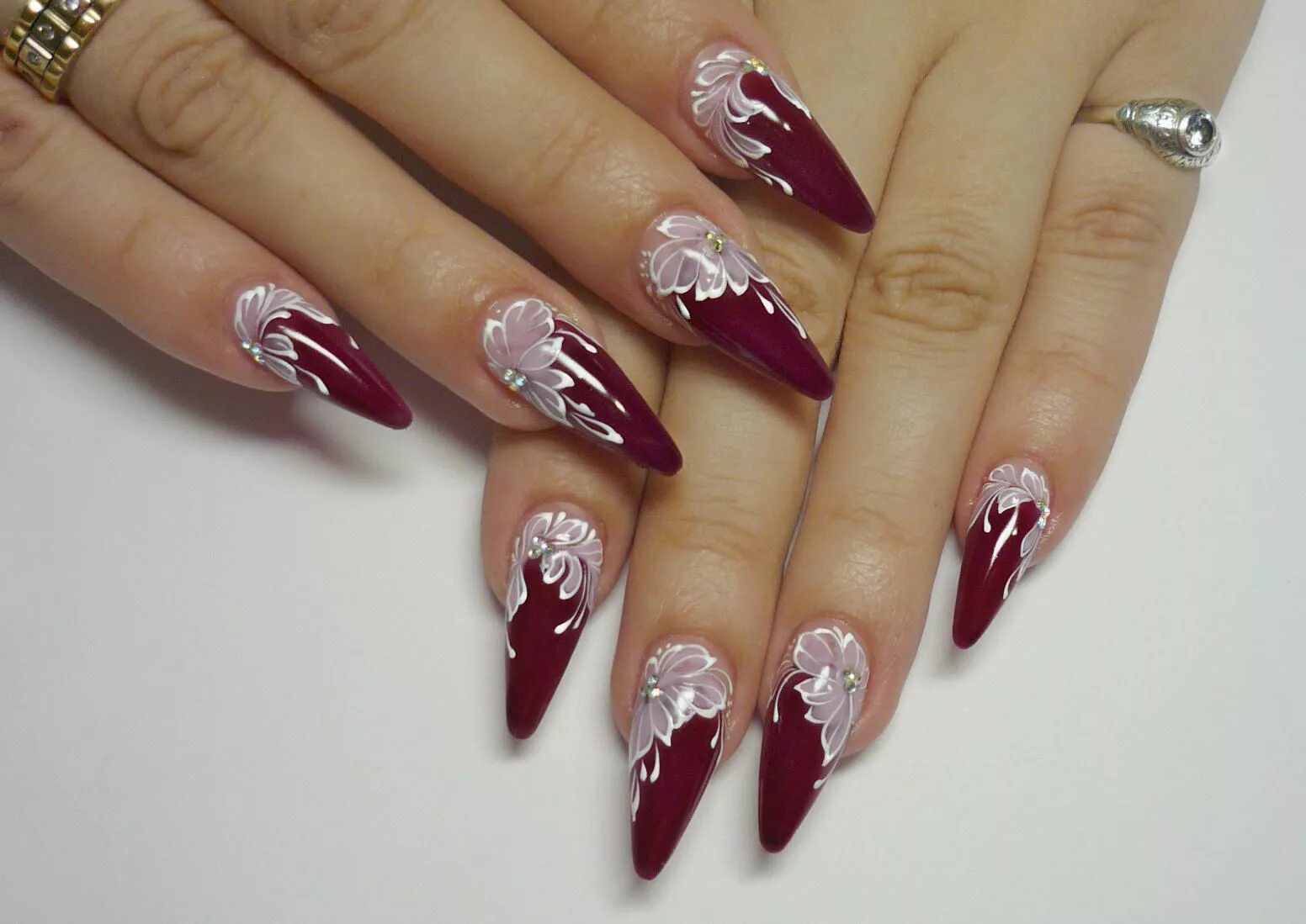 Красный маникюр с элементами френча Фотография Nail designs, Wave nails, Nail art