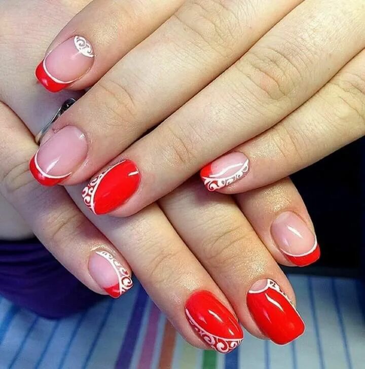 Красный маникюр с элементами френча Pin by Ruthie on Hair and beauty Nail designs, Nail art designs, Cute nail art d