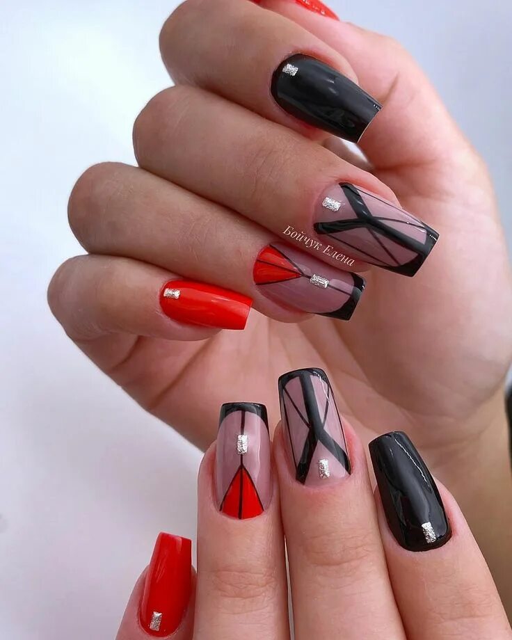 Красный маникюр с геометрией Идеи маникюра ВКонтакте Nail art hacks, Black nail designs, Nail art