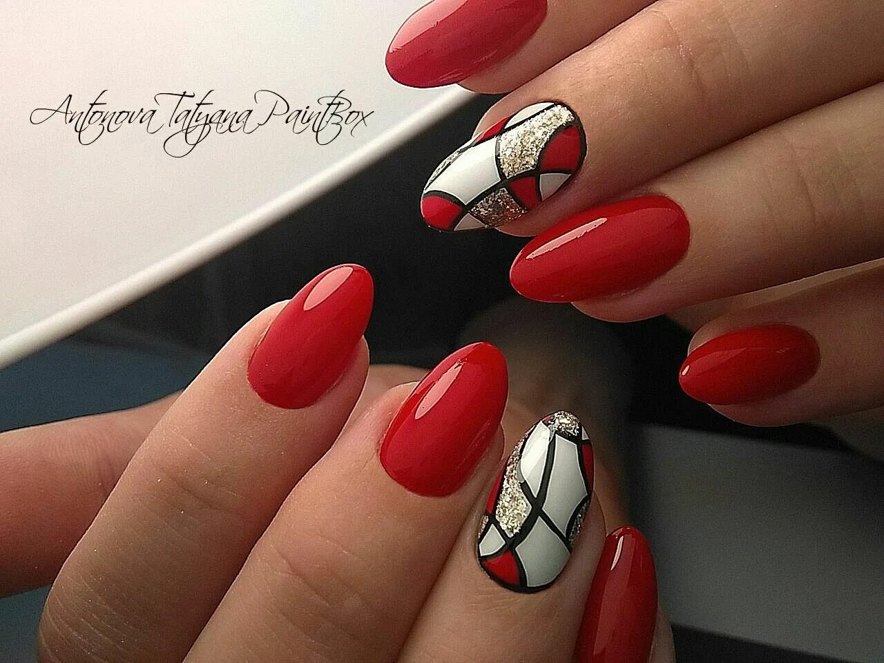 Красный маникюр с геометрией Pin by Alesya on Манікюр и педикюр Cute nail art designs, Nail art, Nail art des