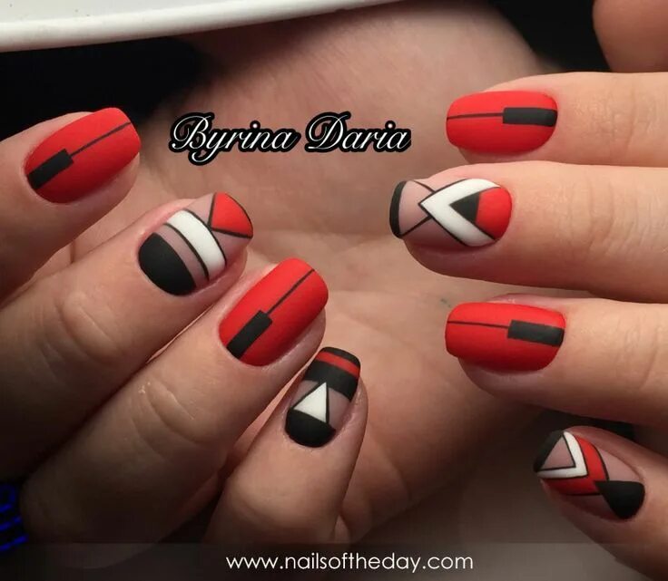 Красный маникюр с геометрией Pin on 2023 Stylish nails designs, Mens nails, Purple ombre nails