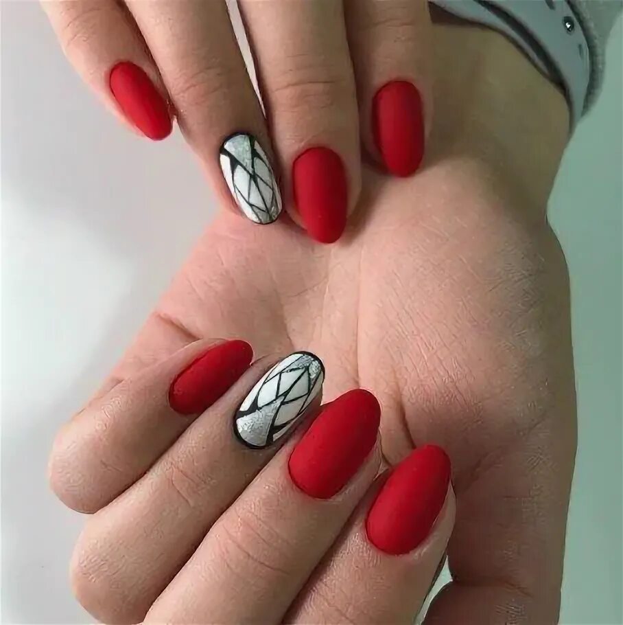 Красный маникюр с геометрией Pin en Hair & Beauty Manicura de uñas, Manicuras, Diseños de uñas
