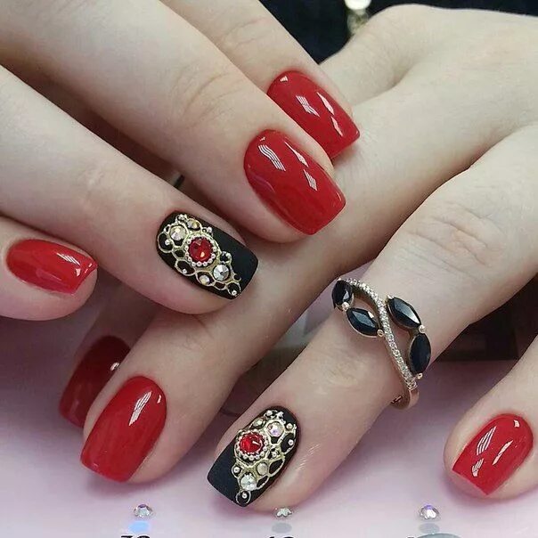 Красный маникюр с камнями и стразами Pin em nailart