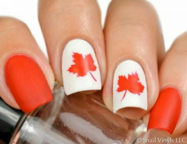 Красный маникюр с кленовыми листьями Pin by Ирина Данилюк on маникюр чик Fall nail designs, Nail stencils, Fall manic