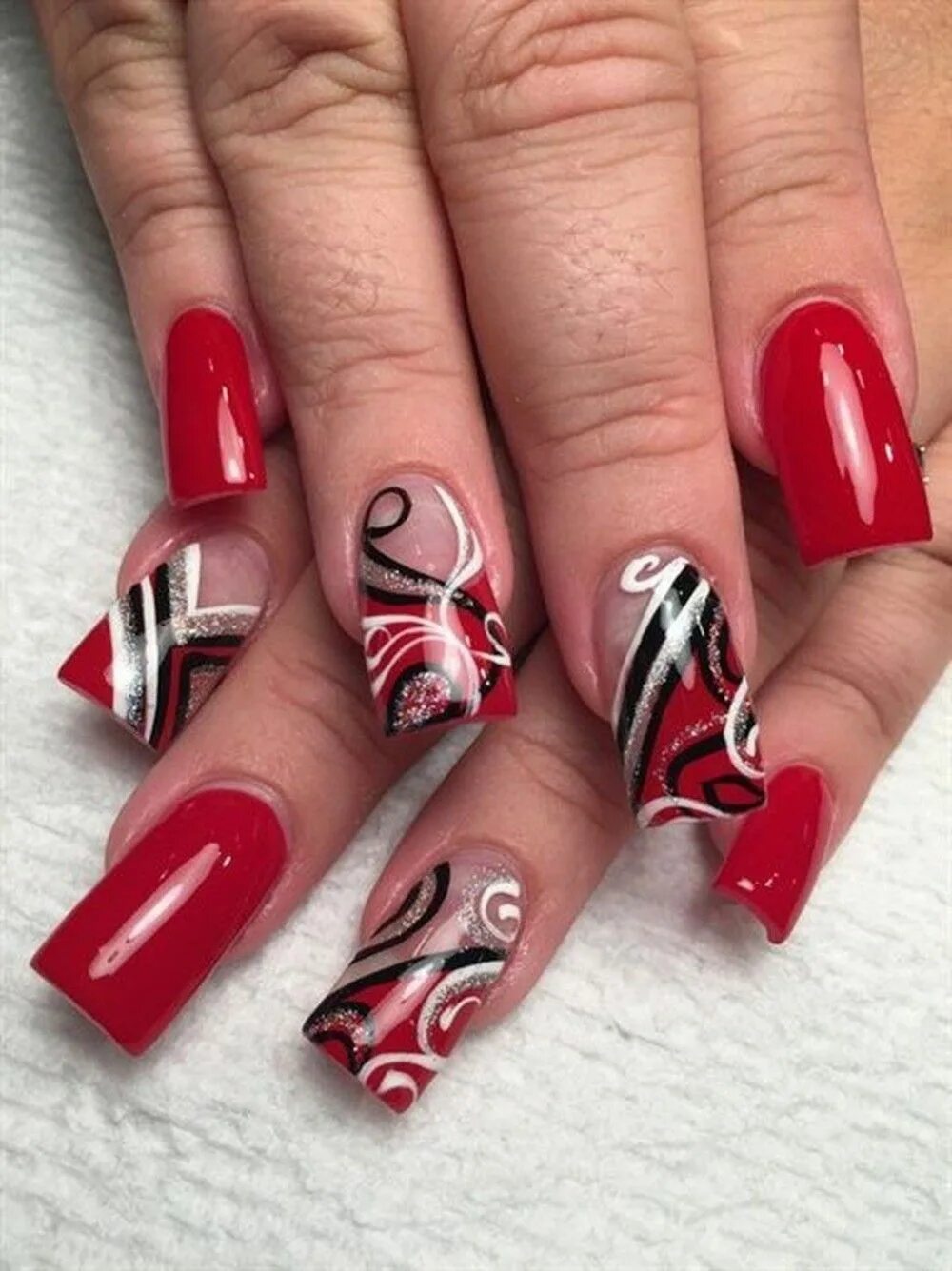 Красный маникюр с красивыми рисунками 50 süße rote Nägel Kunst für Ihren Valentinstag Red nail art, Nail art, Cute red