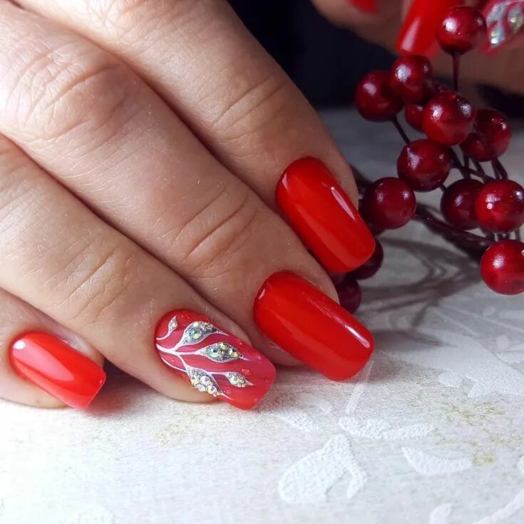 Красный маникюр с листочками 20+ fashion ideas of autumn manicure with a pattern of leaves Nail designs, Autu
