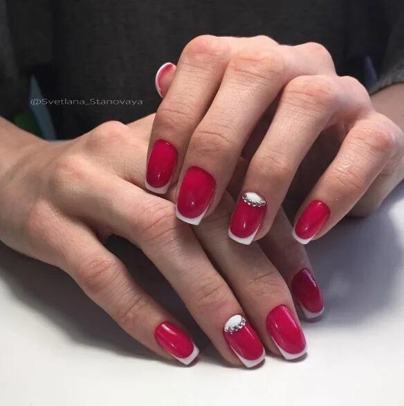 Красный маникюр с лунками I love it #nails #nailart #nailartwow #manicure #nailarts Маникюр, Ногти, Дизайн