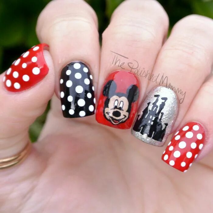 Красный маникюр с микки маусом Disney Vacation Mickey nails, Disney nails, Trendy nail art designs