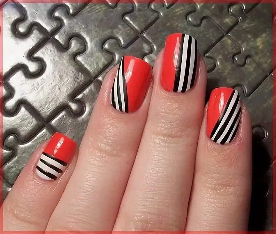 Красный маникюр с полосками Pin by Antoinette Bright on Nails and Polish Nail art stripes, Nails, Nail art d