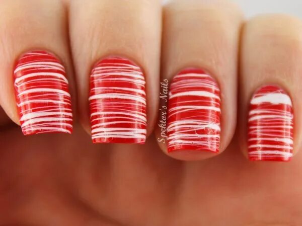 Красный маникюр с полосками Εικόνα από http://1-moda.com/wp-content/uploads/2014/06/wpid-Christmas-Nail-Desi