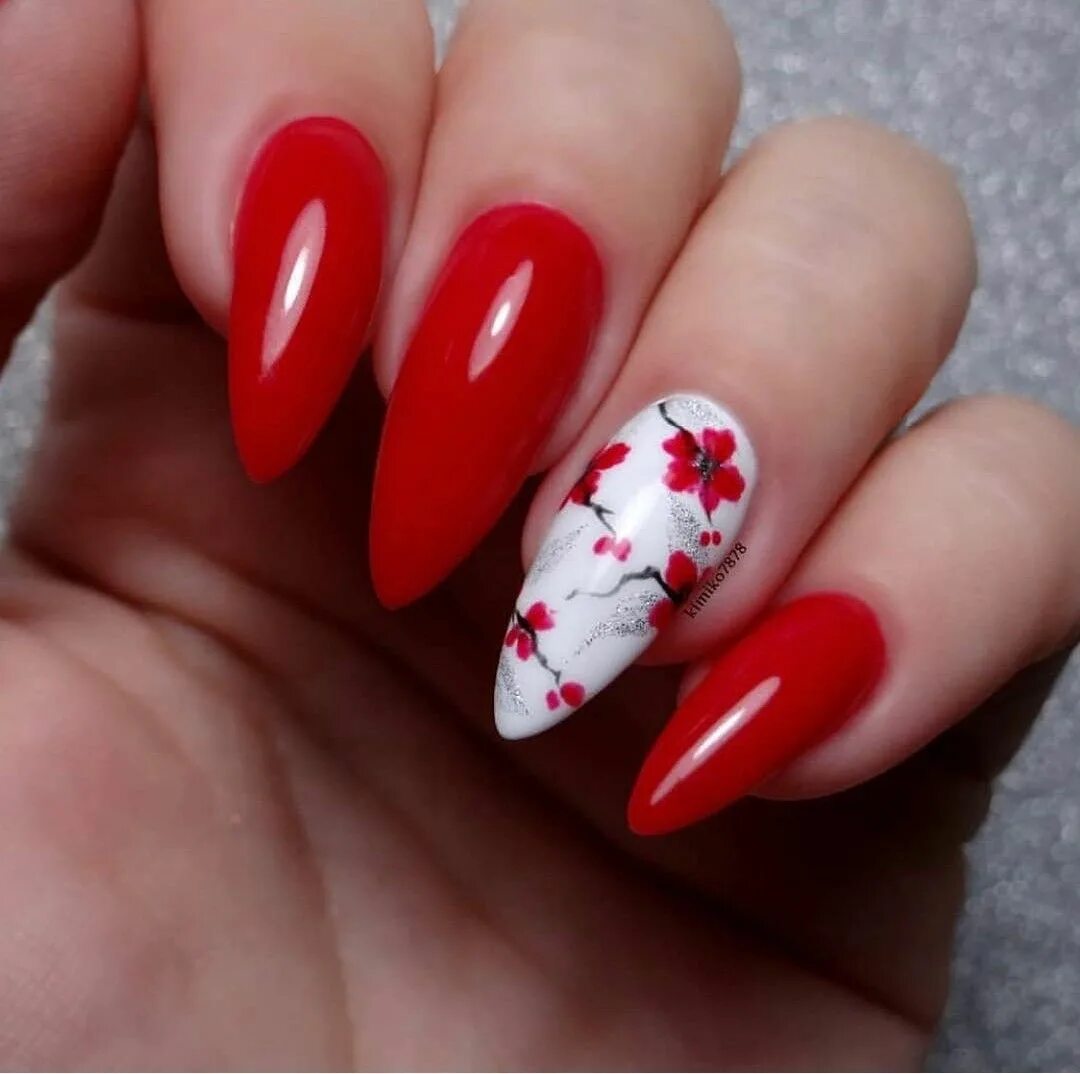 Красный маникюр с принтом Pin on Nails Red nail art, Nail art designs, Nail art