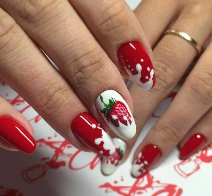 Красный маникюр с рисунком Картинки по запросу маникюр с клубничкой Jolis ongles, Idées vernis à ongles, Ve