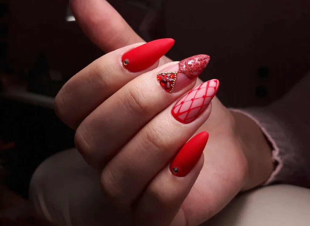 Красный маникюр с рисунком миндаль Ketti-nails, ногтевая студия, ул. Металлургов, 23, Красный Сулин - Яндекс Карты