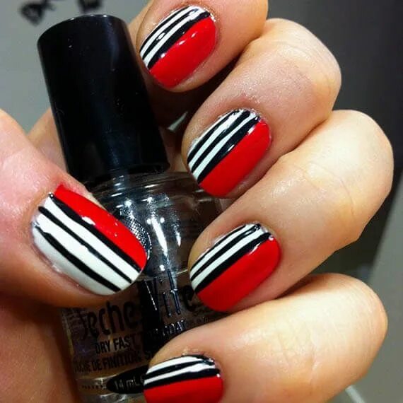 Красный маникюр с серебряными полосками Uñas de color rojo decoradas con diseños bellisimos Uñas de color rojo en 2019 U