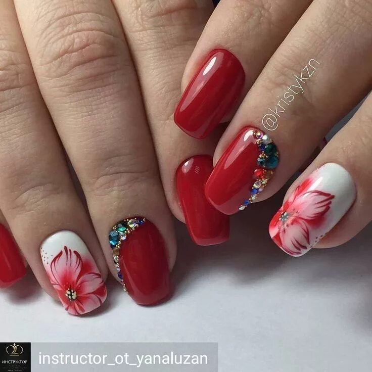 Красный маникюр с цветочками Автор @instructor_ot_yanaluzan Блеск искусства ногтей, Гелевый французский маник