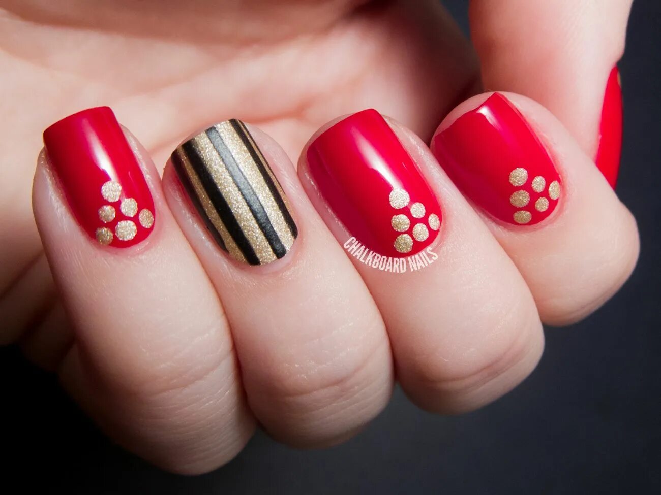 Красный маникюр с точками Glossy Red and Satin Stripes - OPI Gwen Stefani Nail Art Opi nail art, Nail art,