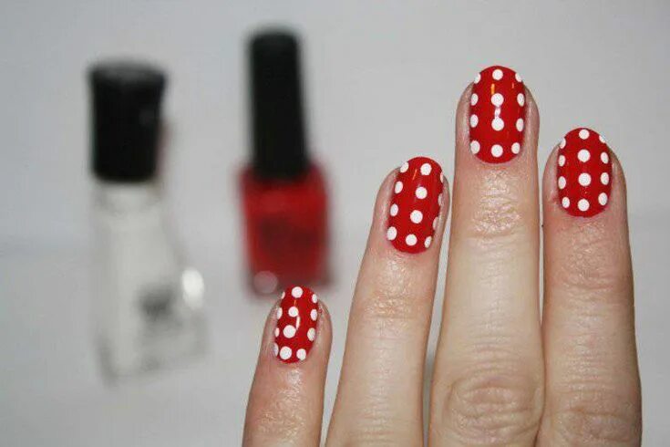 Красный маникюр с точками 16 Pretty Polka Dots Nail Art Design Dessins d'ongles faciles, Ongles à pois, Ve