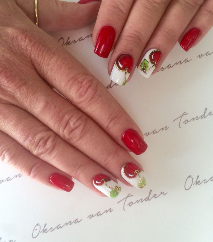 Красный маникюр с вишенками Cherries in gel Polish