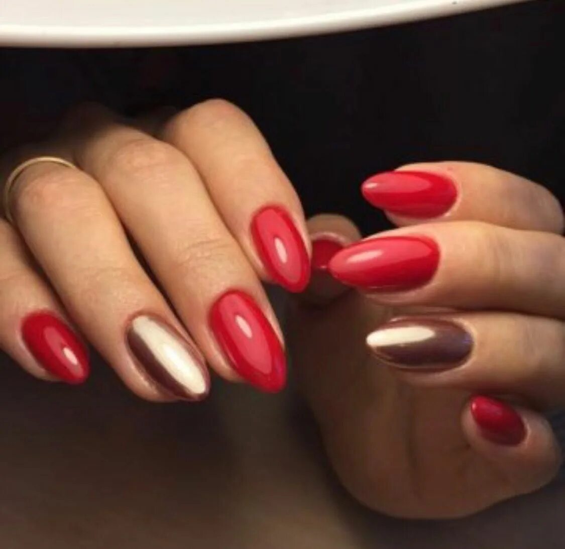 Красный маникюр с втиркой Pin by Ilse Van de Schoot on nails Nails, Beauty