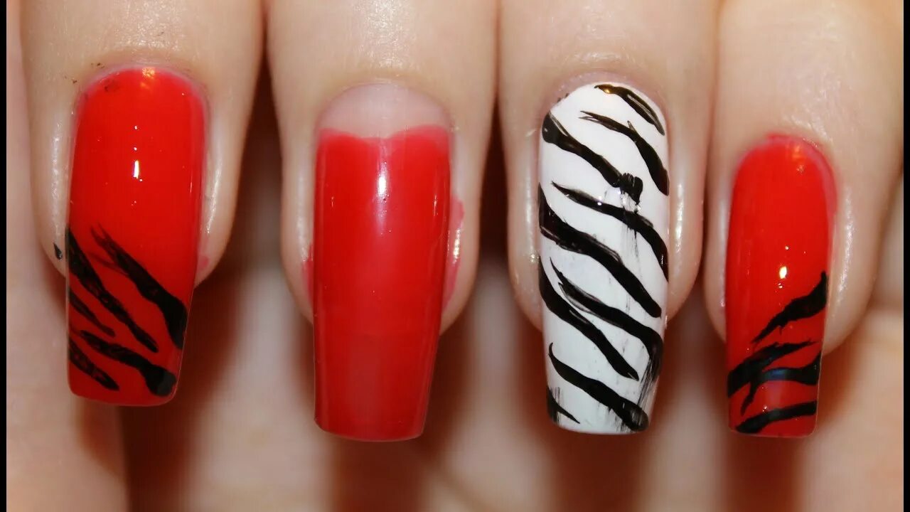 Красный маникюр с зеброй принтом Красно-белая зебра. Простой маникюр. // Simply nailart design. White and red zeb