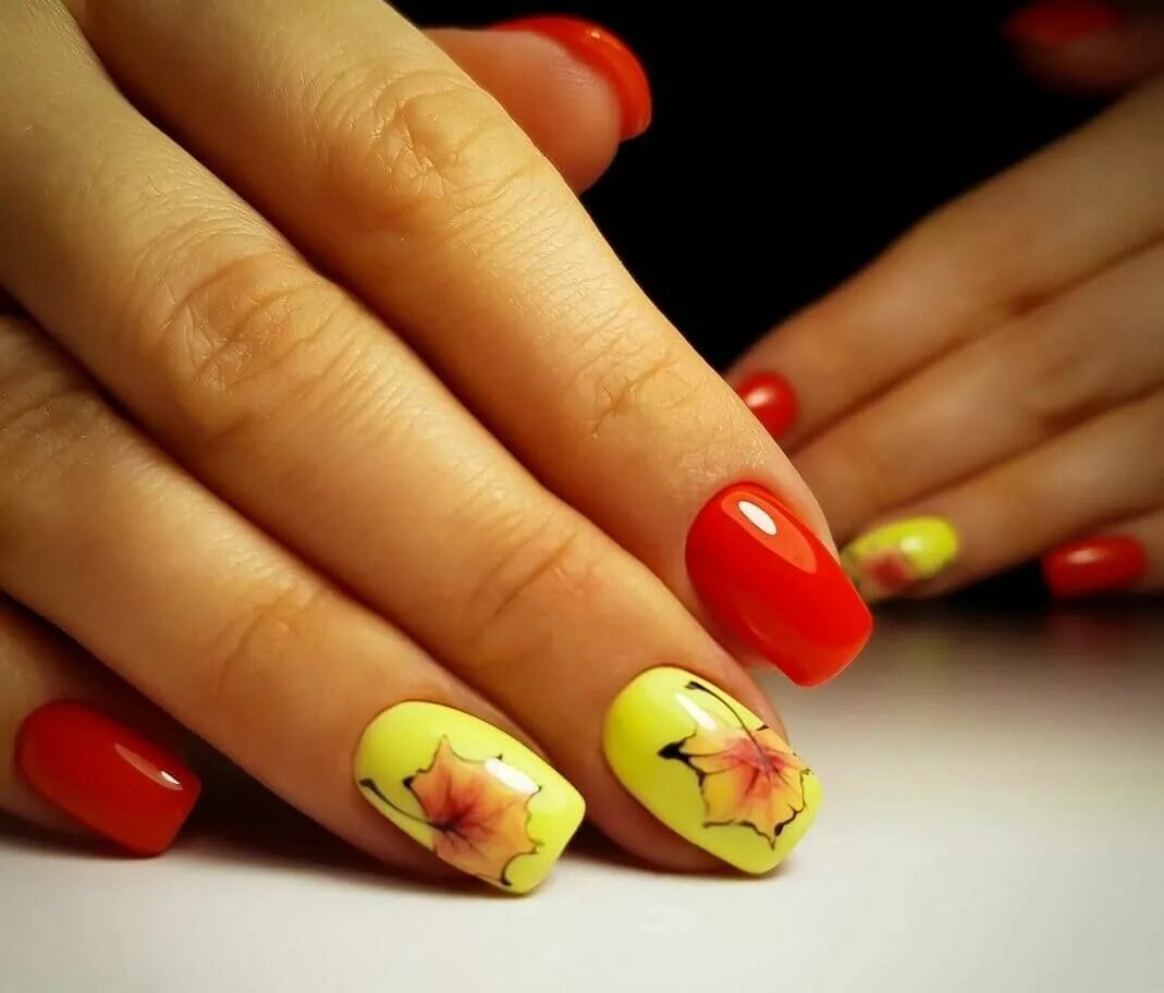 Красный маникюр с желтыми листьями Nail Art #4536 - Best Nail Art Designs Gallery BestArtNails.com Simple fall nail