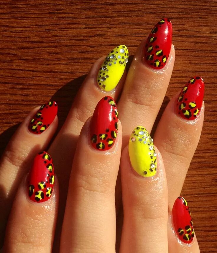 Красный маникюр с желтыми листьями red and neon yellow nails with animal prints and rhinestones, cheetah print, leo