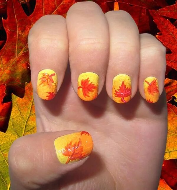 Красный маникюр с желтыми листьями 50 Clever Nail Designs Ideas for School Kids - Buzz16 Fall nail art, Fall leaves