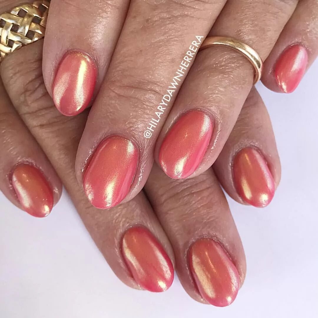 Красный маникюр с жемчужной втиркой фото White chrome coral nails by Hilary Dawn Herrera Acrylic nails, Nails, Chrome nai