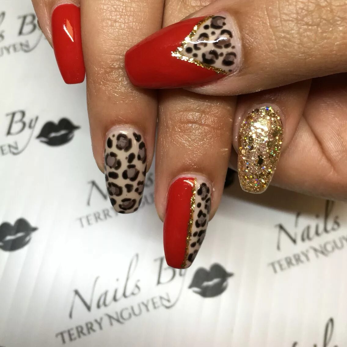Красный маникюр с животным принтом Red animal print gel nails Leopard print nails, Leopard nails, Animal print nail