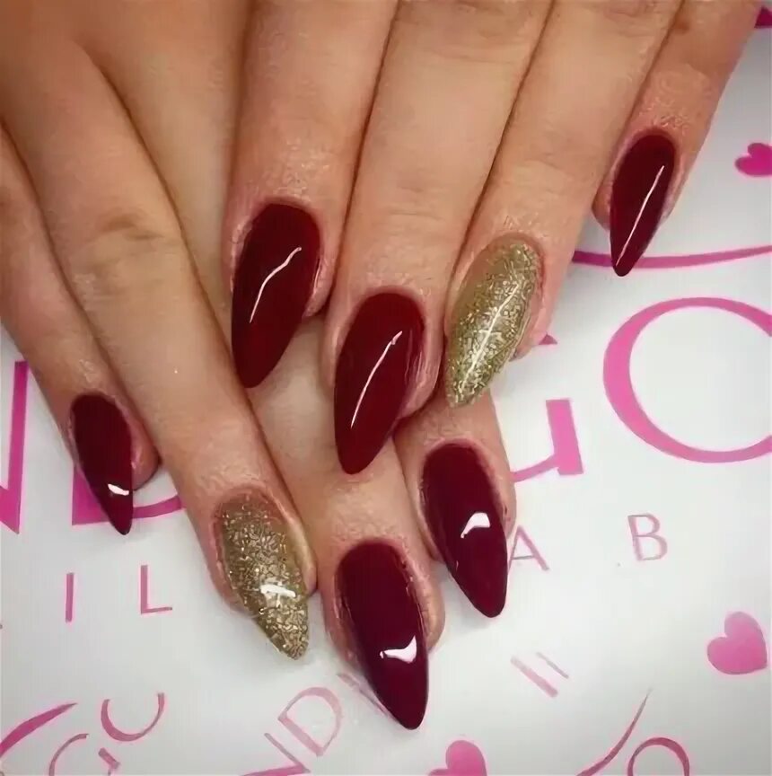 Красный маникюр с золотом миндаль 19 Ideas For Nails Art Designs Almond Gold Glitter #nails in 2019 Almond acrylic