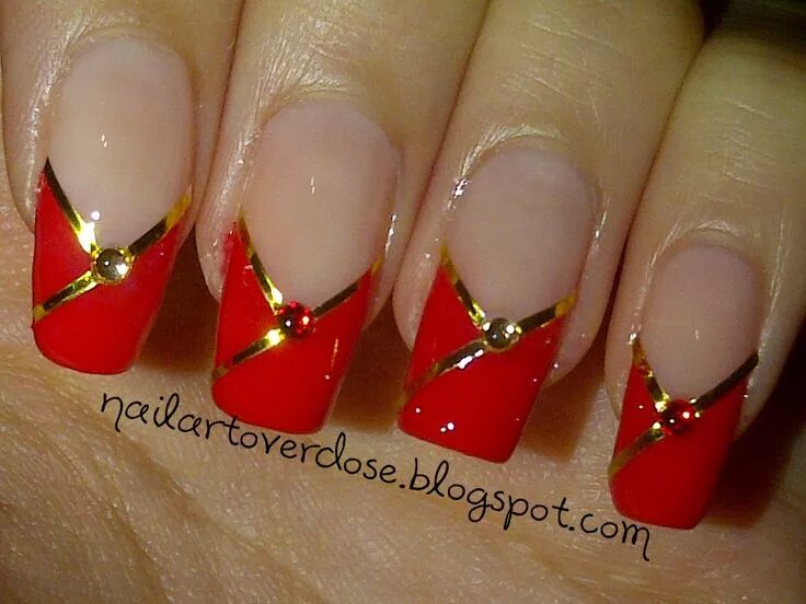 Красный маникюр с золотым френчем elegant nail designs red and gold - Google Search New years nail art, Elegant na