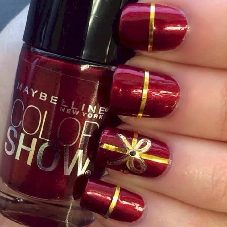 Красный маникюр с золотыми полосками Pin on Christmas Nails Christmas nail designs, Christmas nail art designs, Bow n