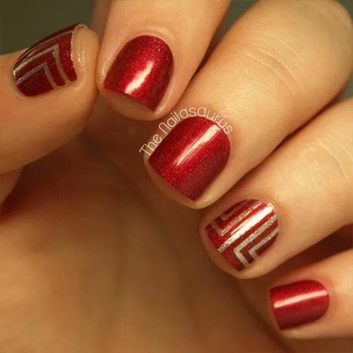 Красный маникюр с золотыми полосками Art Deco Accents - The Nailasaurus UK Nail Art Blog Art deco nails, Nail art blo