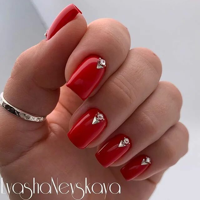 Красный маникюр со стразами Lyasha(Ляша Невская)Nevskaya (@lyasha_nevskaya) * Instagram-fényképek és -videók
