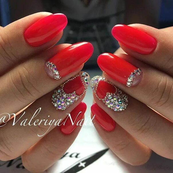 Красный маникюр со стразами 2024 Маникюр Ногти Valentines nails, Luxury nails, Nail designs
