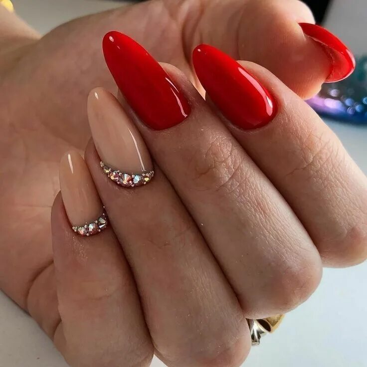 Красный маникюр со стразами длинные ногти 70+Latest Nail Arts Fashion Designs Colors and Style Two color nails, Nail color