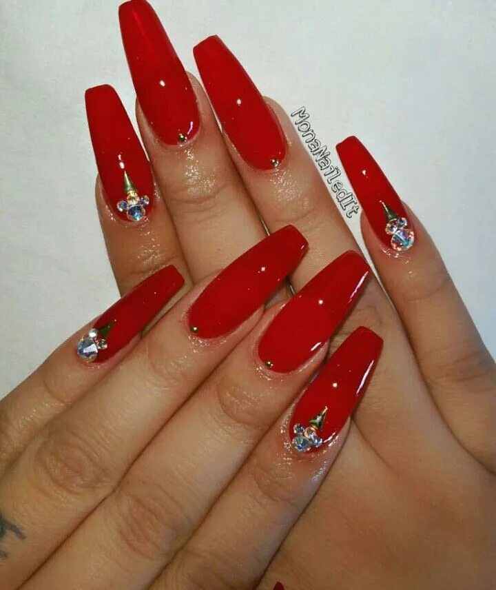 Красный маникюр со стразами длинные ногти Pin by ♥ ️Mz_Howard ♥ on Nailed It Red acrylic nails, Coffin nails designs, Gem n