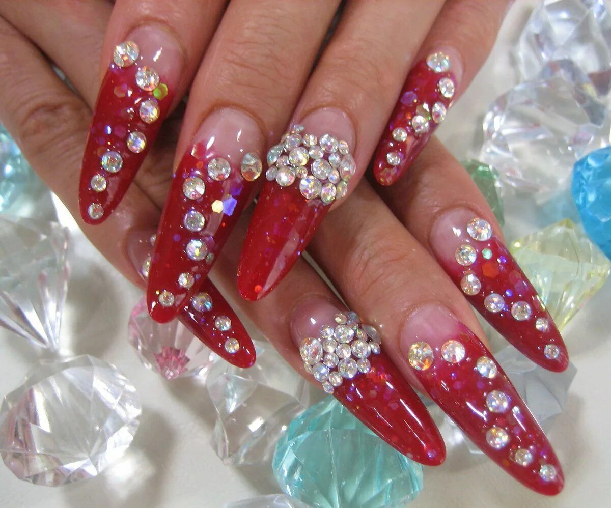 Красный маникюр со стразами длинные ногти Pin on Red manicure with rhinestones