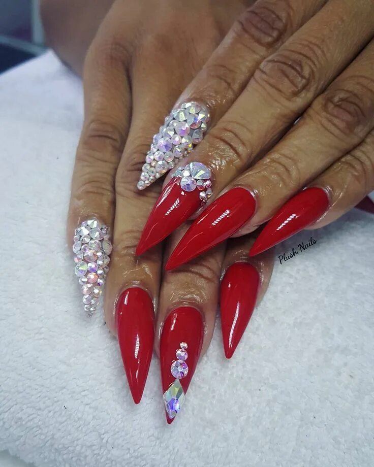 Красный маникюр со стразами длинные ногти #rednails #blingnails Stilleto nails designs, Red nails, Nail designs