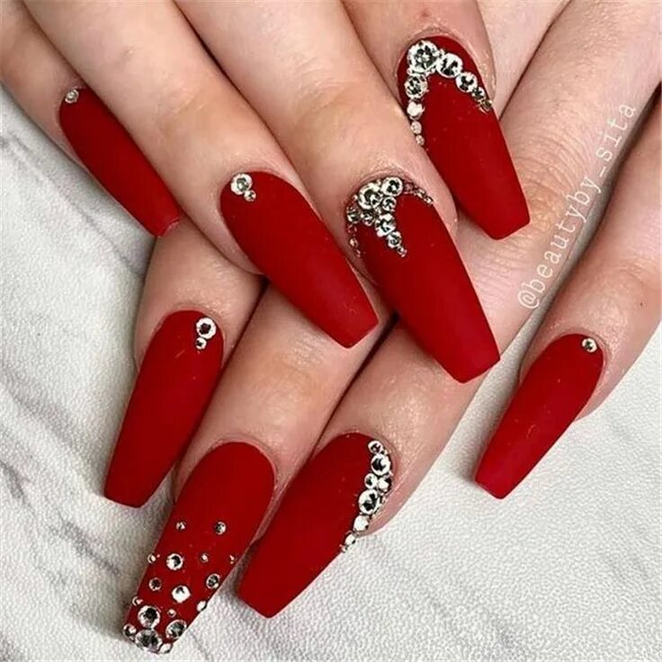Красный маникюр со стразами длинные ногти Pin em acrylic nails