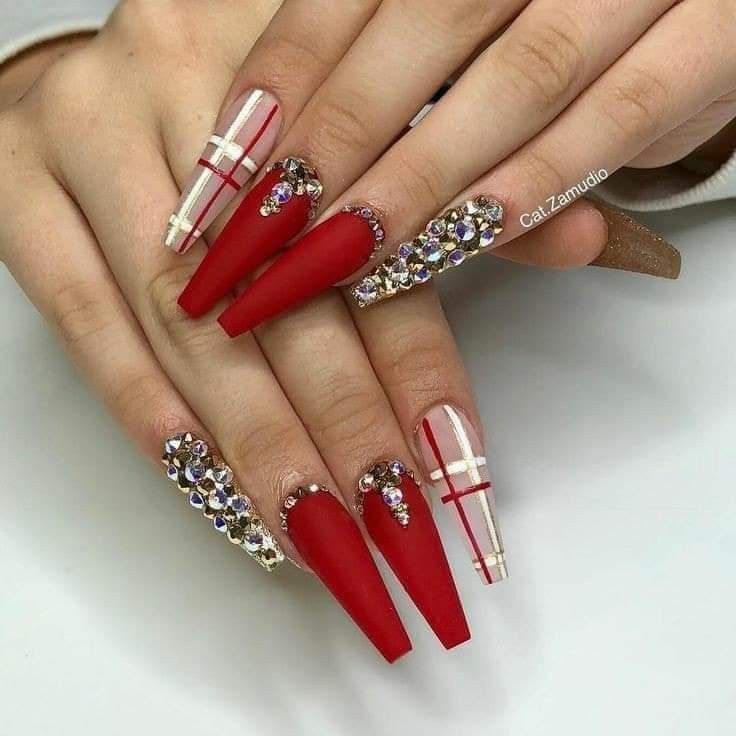 Красный маникюр со стразами длинные ногти Pin on Diseño de uñas Red acrylic nails, Acrylic nail designs, Nail designs