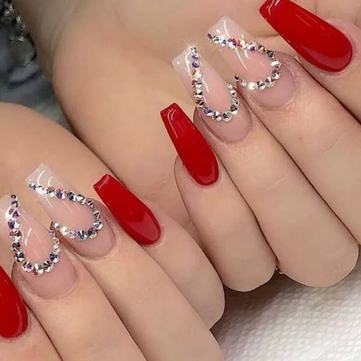 Красный маникюр со стразами длинные ногти Valentines nail ideas ❤... Casual nails, Valentines nails, Red acrylic nails