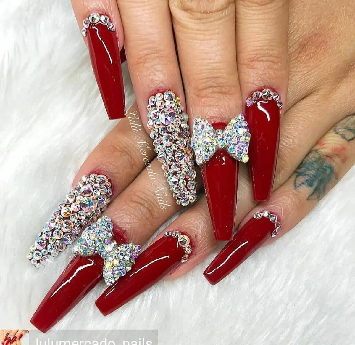 Красный маникюр со стразами длинные ногти Pin by Nicole d Dp on My visions!❤ in 2019 Nails, Christmas nails, Nail jewels