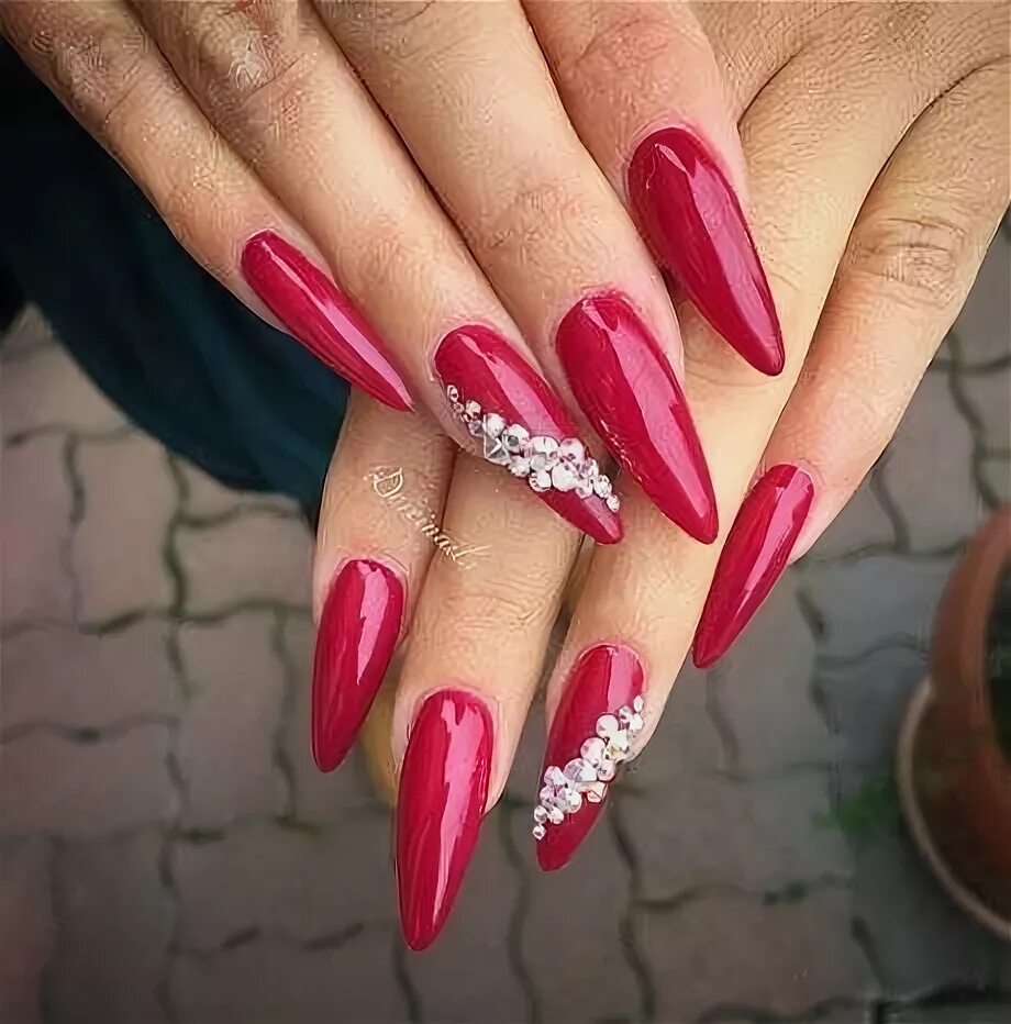 Красный маникюр со стразами длинные ногти Pin by S H on Uñas de acrílico Gel nails, Red nails, Bling nails
