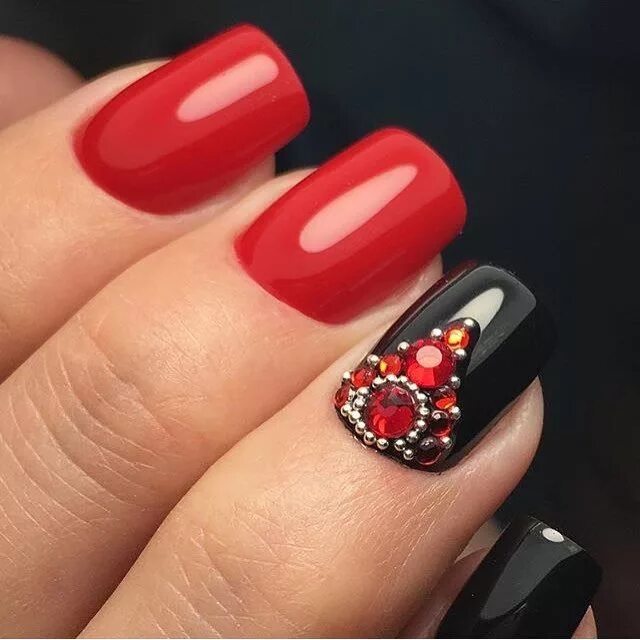 Красный маникюр со стразами квадрат Amazing Ideas to Manicure Short Nails Red nails, Rhinestone nails, Bling nails