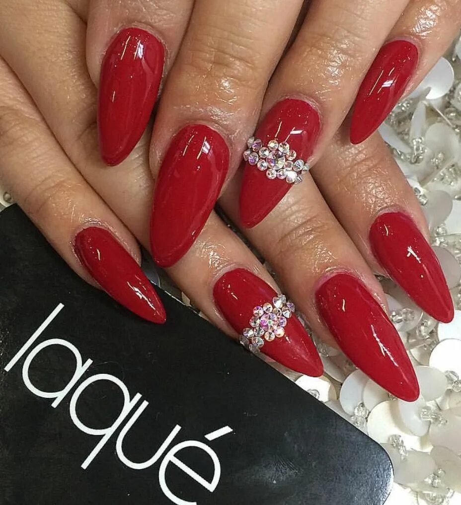 Красный маникюр со стразами на длинные Image by Lachenai Jones on Nails Fancy nails, Bling nails, Stilleto nails