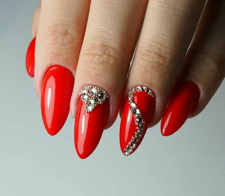 Красный маникюр со стразами на длинные Pin on unghii Red nails, Gel nails, Red acrylic nails