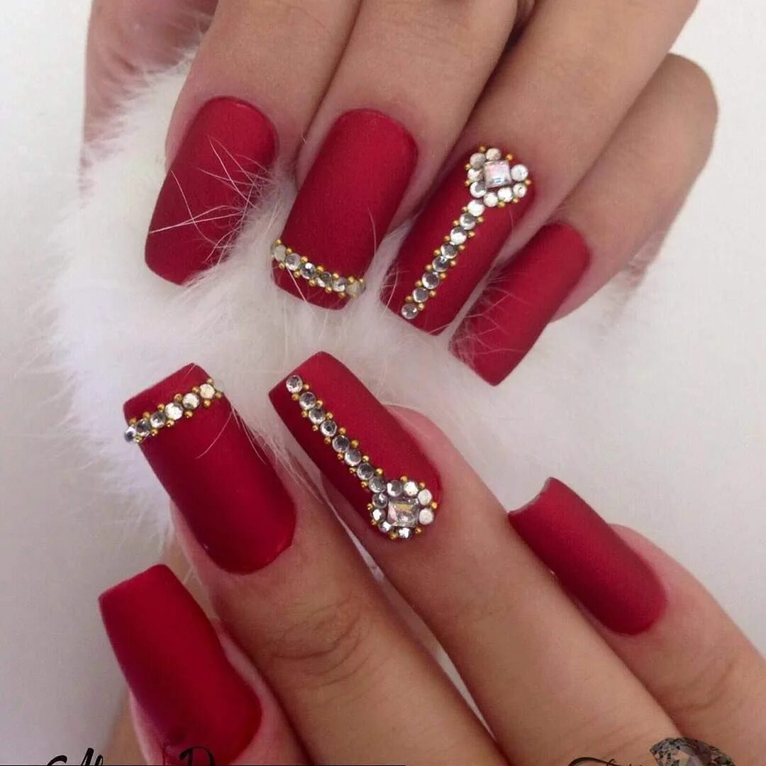 Красный маникюр со стразами на длинные Repost from @alinnedam using @RepostRegramApp - Vermelho metálico - Beauty Color