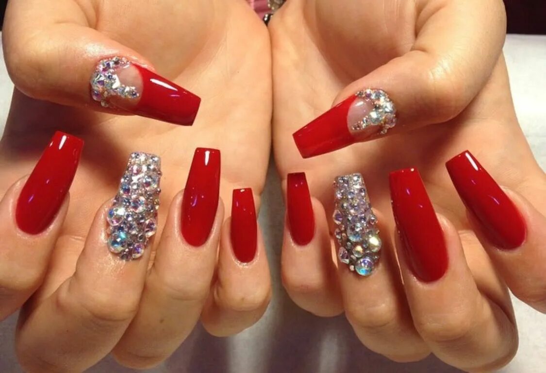 Красный маникюр со стразами на длинные Pin by KayTee Nails on Nails that I love Red acrylic nails, Christmas nails, Nai