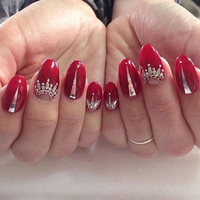 Красный маникюр со стразами на длинные Red hot Nails, Nail art, Toe nails